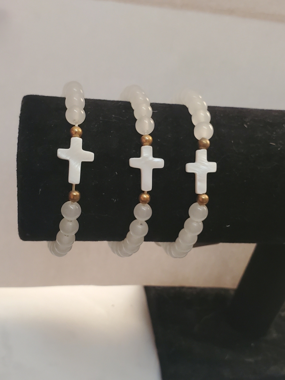Source Unknown White Beaded Cross Stretch Bracelet with Gold Accents